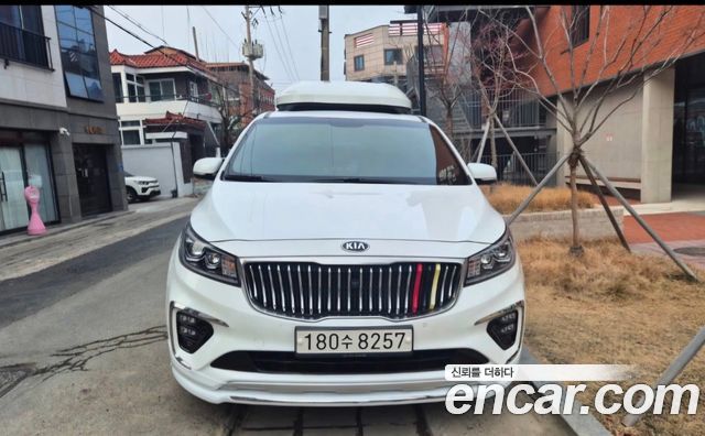 Kia Carnival 7-Seater Limousine President