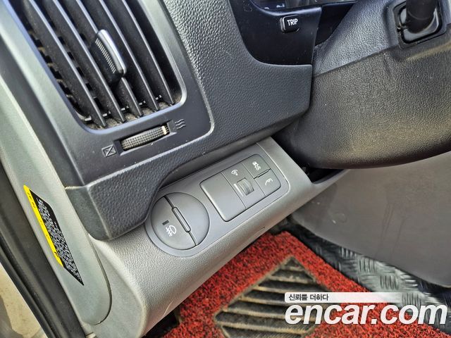 Hyundai Grand Starex 5-Seater VAN Modern 2017 — фото 17