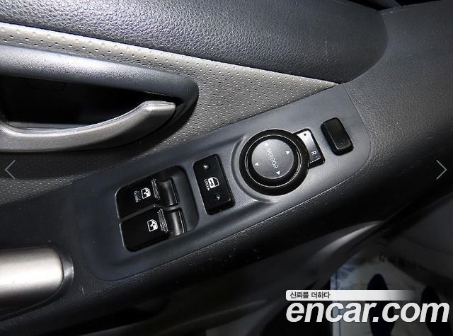 Hyundai Grand Starex 12-Seater Wagon CVX Luxury 2013 — фото 17