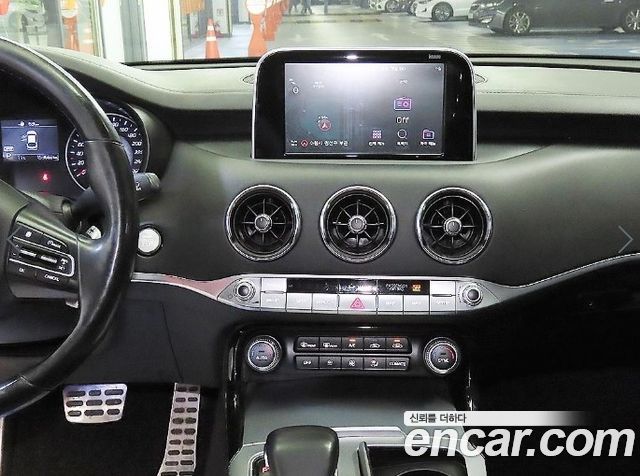 Kia Stinger 2.0 Turbo 2WD Dream Edition 2018 — фото 15