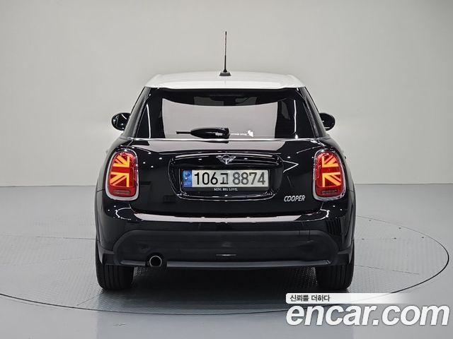MINI Cooper 5Door Classic Third Generation 2023 — фото 3