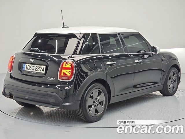 MINI Cooper 5Door Classic Third Generation 2023 — фото 4