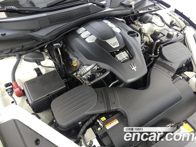 Maserati Quattroporte 3.0 V6 2019 — фото 16