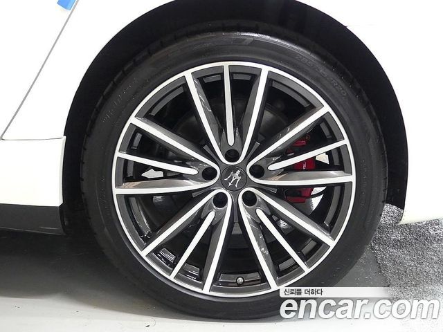 Maserati Quattroporte 3.0 V6 2019 — фото 18