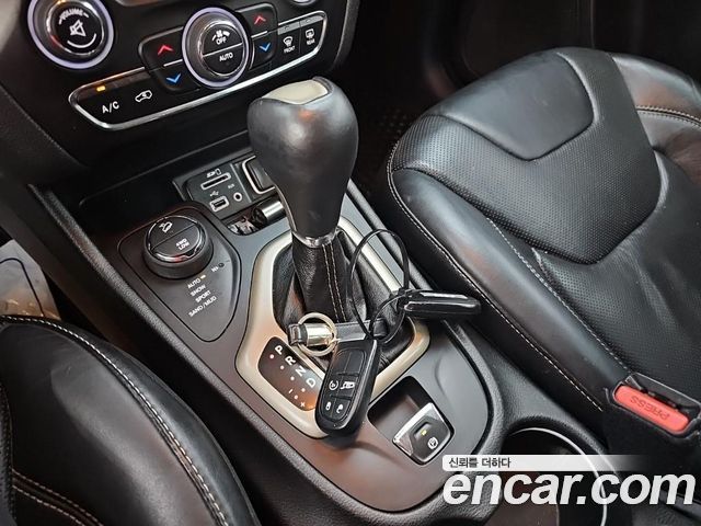 Jeep Cherokee (KL) 2.0 Diesel LIMITED 4WD 2015 — фото 9