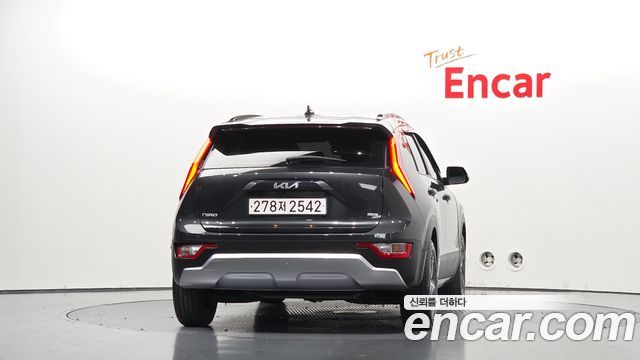 Kia Niro Prestige 2023 — фото 4
