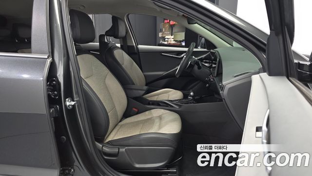 Kia Niro Prestige 2023 — фото 11