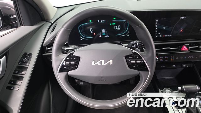 Kia Niro Prestige 2023 — фото 13
