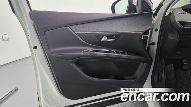 Peugeot 5008 (II) 1.6 BlueHDi Allure 2018 — фото 24