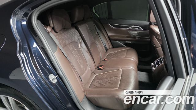 BMW 7 Series (G11) 740d xDrive M Sport 2018 — фото 11