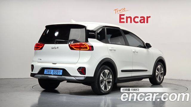 Kia Niro Plus Air 2023 — фото 2