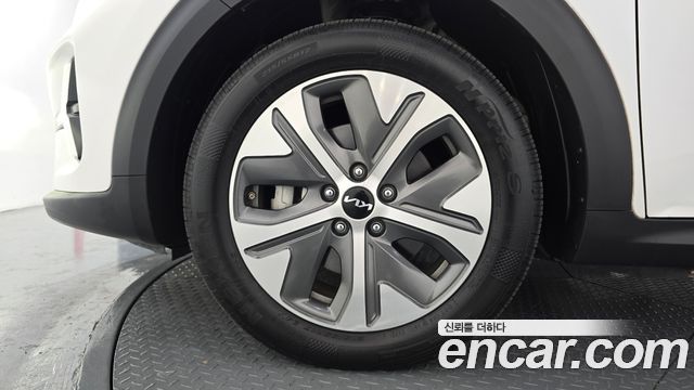 Kia Niro Plus Air 2023 — фото 5