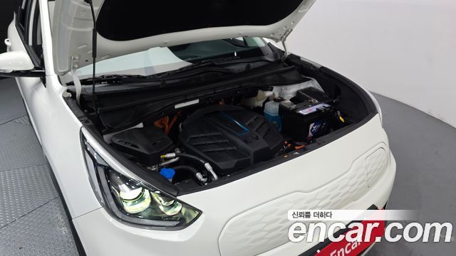 Kia Niro Plus Air 2023 — фото 6