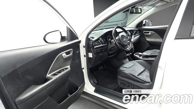 Kia Niro Plus Air 2023 — фото 10