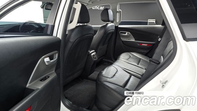 Kia Niro Plus Air 2023 — фото 11