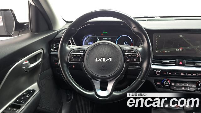Kia Niro Plus Air 2023 — фото 12