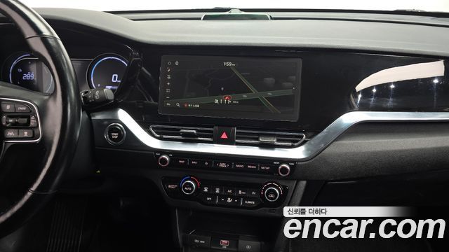 Kia Niro Plus Air 2023 — фото 13