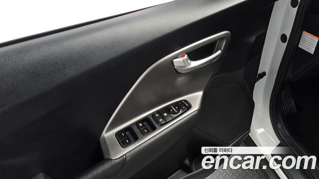 Kia Niro Plus Air 2023 — фото 17