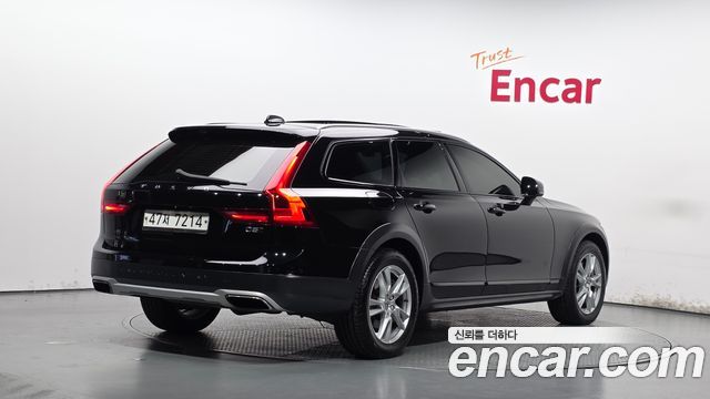 Volvo V90 Cross Country D5 AWD 2017 — фото 2