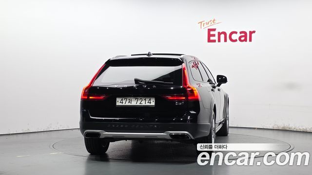 Volvo V90 Cross Country D5 AWD 2017 — фото 4