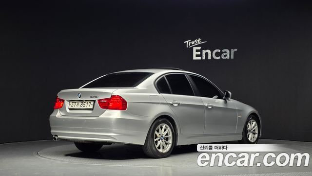 BMW 3 Series (E90) 320i Sedan 2011 — фото 2