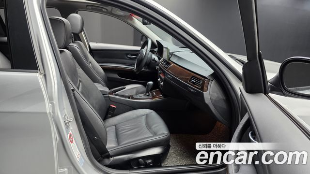BMW 3 Series (E90) 320i Sedan 2011 — фото 12