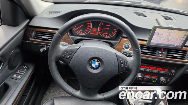 BMW 3 Series (E90) 320i Sedan 2011 — фото 13