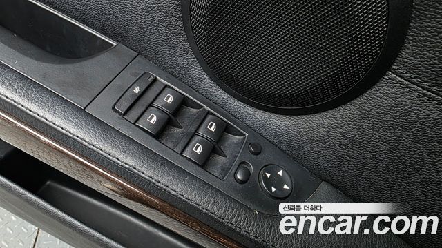 BMW 3 Series (E90) 320i Sedan 2011 — фото 18