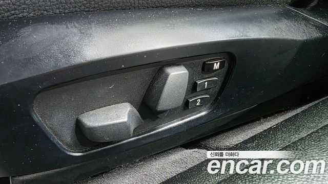 BMW 3 Series (E90) 320i Sedan 2011 — фото 19
