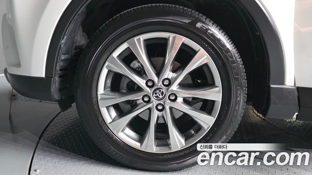 Toyota RAV4 2.5 4WD Hybrid 4th 2018 — фото 5