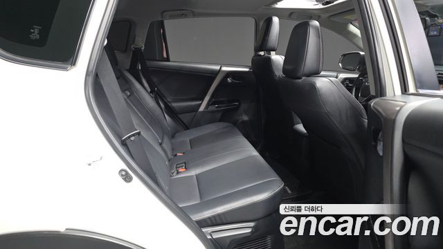 Toyota RAV4 2.5 4WD Hybrid 4th 2018 — фото 12