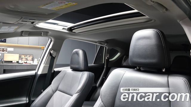 Toyota RAV4 2.5 4WD Hybrid 4th 2018 — фото 19