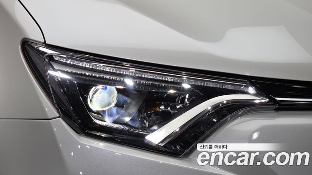 Toyota RAV4 2.5 4WD Hybrid 4th 2018 — фото 22