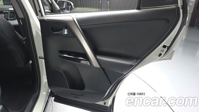 Toyota RAV4 2.5 4WD Hybrid 4th 2018 — фото 25