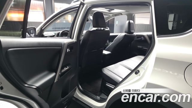 Toyota RAV4 2.5 4WD Hybrid 4th 2018 — фото 26