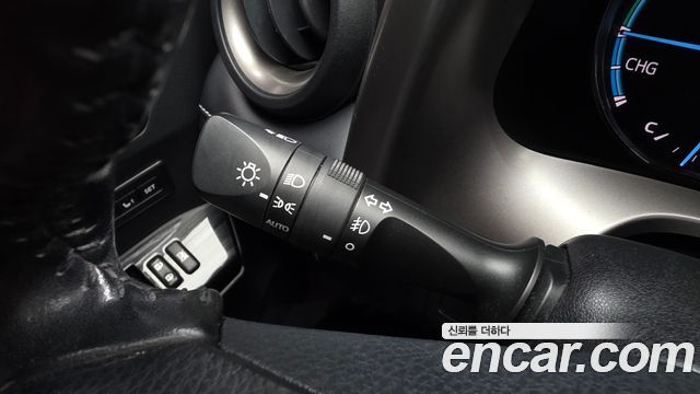 Toyota RAV4 2.5 4WD Hybrid 4th 2018 — фото 32
