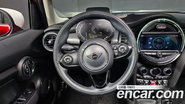 MINI Cooper 5Door HIGH 3rd 2021 — фото 12