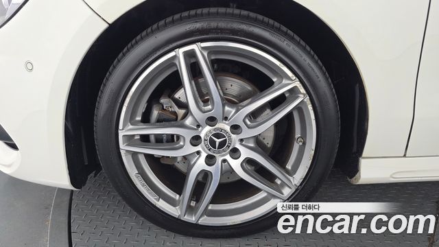 Mercedes-Benz CLA-Class (C117) CLA220 AMG Line 2018 — фото 5