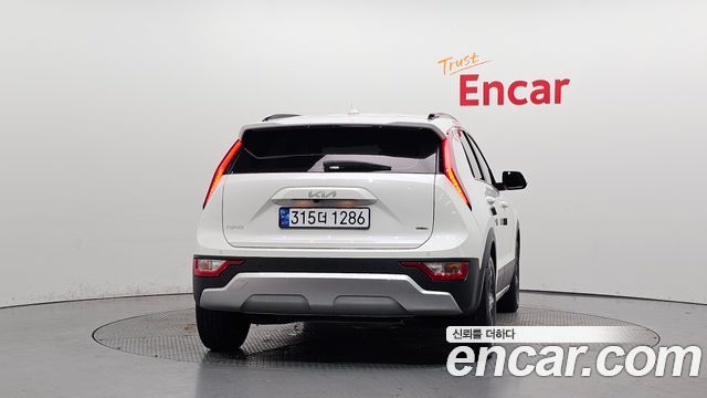 Kia Niro Prestige 2022 — фото 4