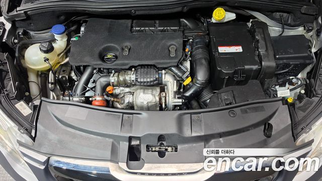 Peugeot 2008 1.6 e-HDi Feline 2015 — фото 6