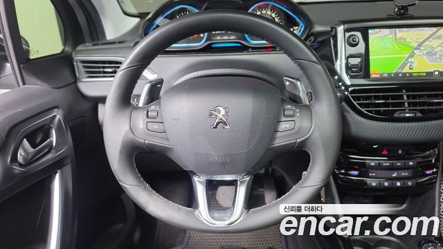Peugeot 2008 1.6 e-HDi Feline 2015 — фото 13