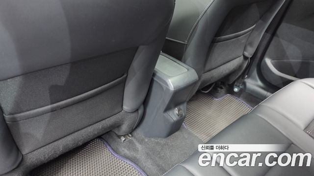 Peugeot 2008 1.6 e-HDi Feline 2015 — фото 18