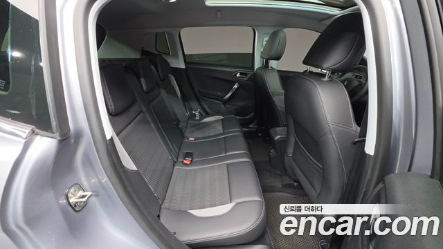 Peugeot 2008 1.6 e-HDi Feline 2015 — фото 19