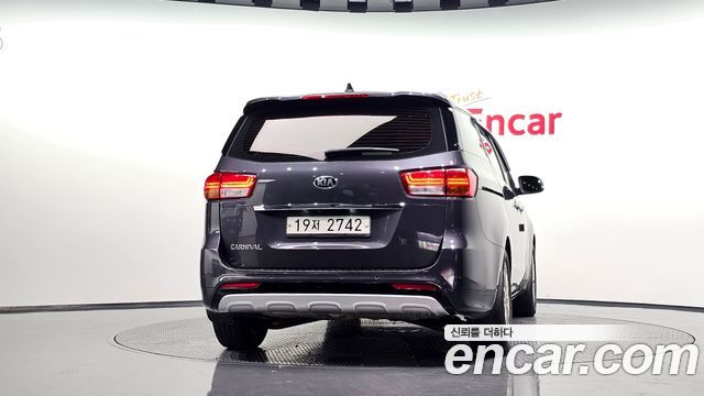 Kia Carnival 9-seater Prestige 2015 — фото 4
