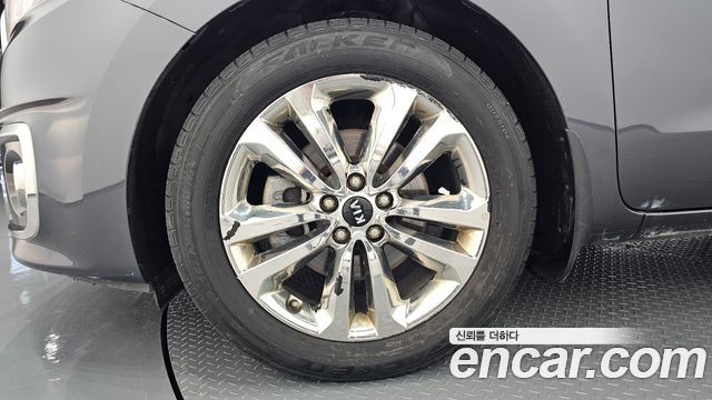 Kia Carnival 9-seater Prestige 2015 — фото 5