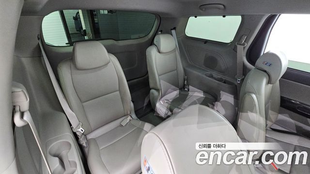 Kia Carnival 9-seater Prestige 2015 — фото 11