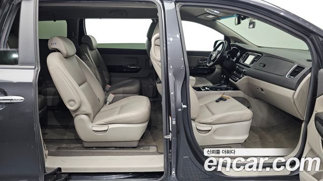 Kia Carnival 9-seater Prestige 2015 — фото 12