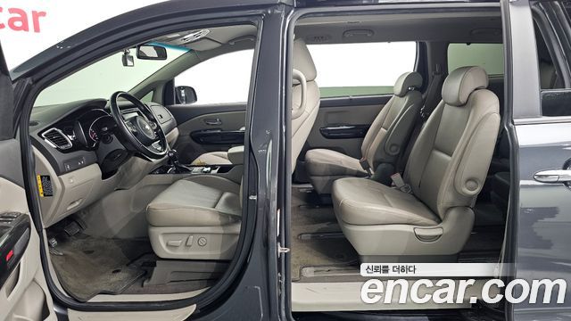 Kia Carnival 9-seater Prestige 2015 — фото 13