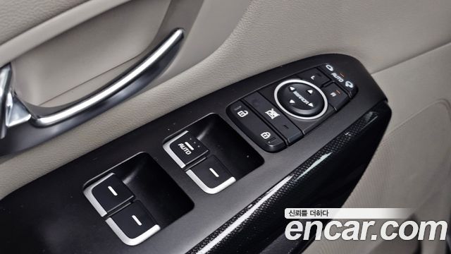 Kia Carnival 9-seater Prestige 2015 — фото 14