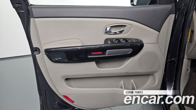 Kia Carnival 9-seater Prestige 2015 — фото 24